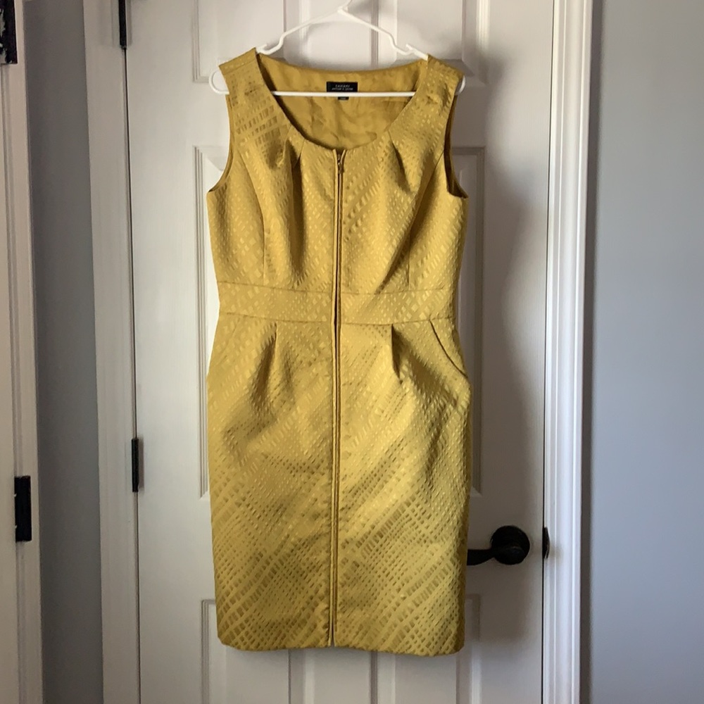 🍀 SOLD🍀Chartreuse TAHARI DRESS W/ Pockets
